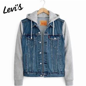 Levi’s Hooded Denim Jacket Layered Trucker Style.
Women XL. Excellent condition